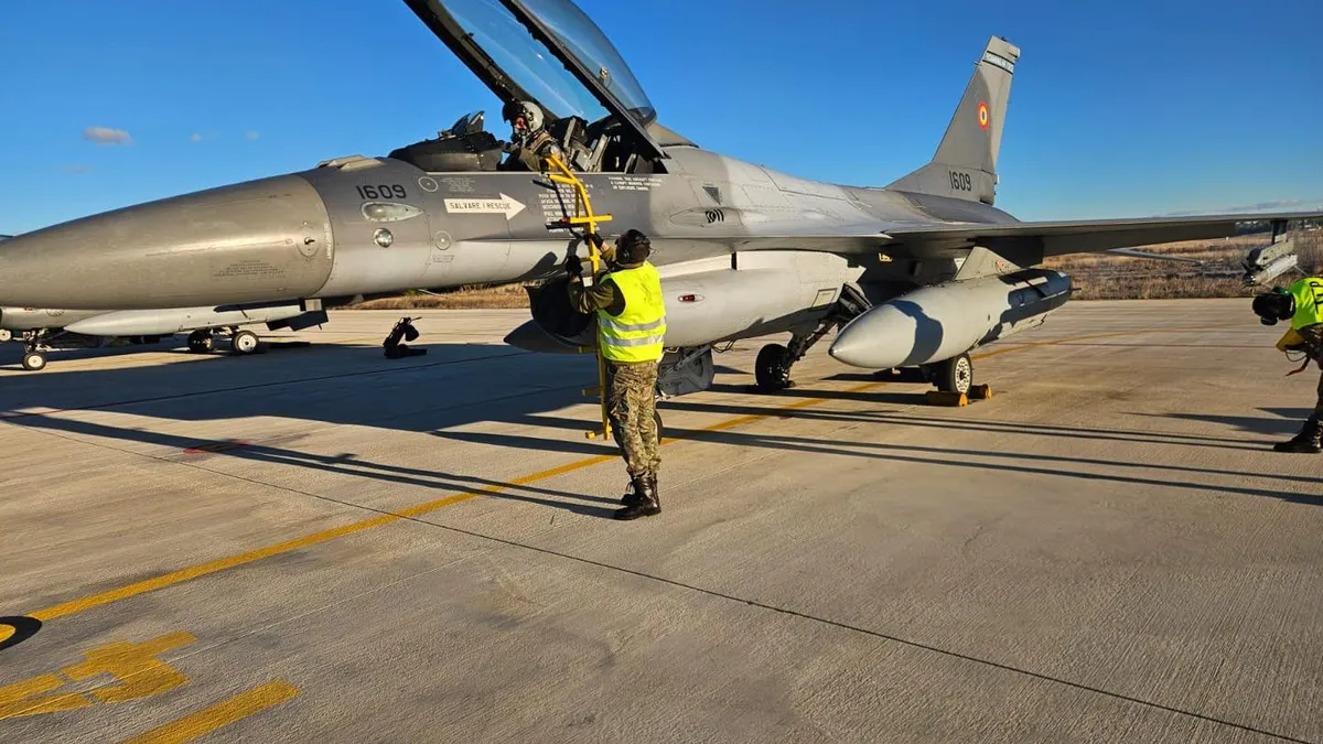 Piloții trimiși la instruire în SUA primeau 575.000 USD ca să-și închirieze mașini Foto: Forțele aeriene române