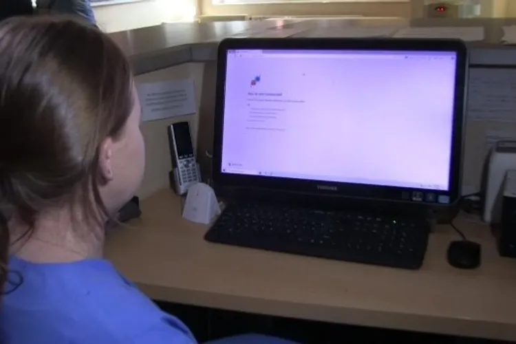 Spitale mari din România, readuse la hârtie și pix timp de două zile de un atac cibernetic. Nici marți nu se revine la activitatea în rețea
