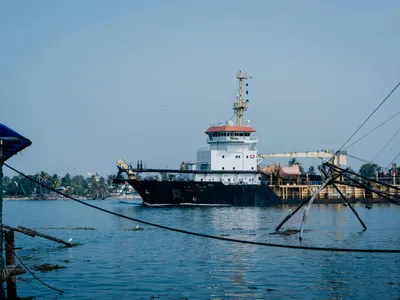 Nave indiene trec prin Strâmtoarea Ormuz (sursa: Pexels/Salem Raju)