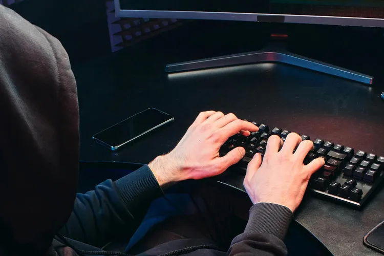 Elev arestat preventiv pentru amenințări teroriste (sursa: Pexels/Mikhail Nilov)