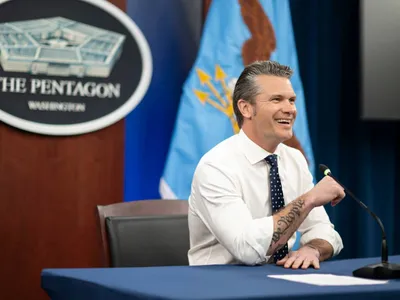 Pentagonul suspendă ajutorul militar pentru Ucraina (sursa: Facebook/U.S. Department of Defense)