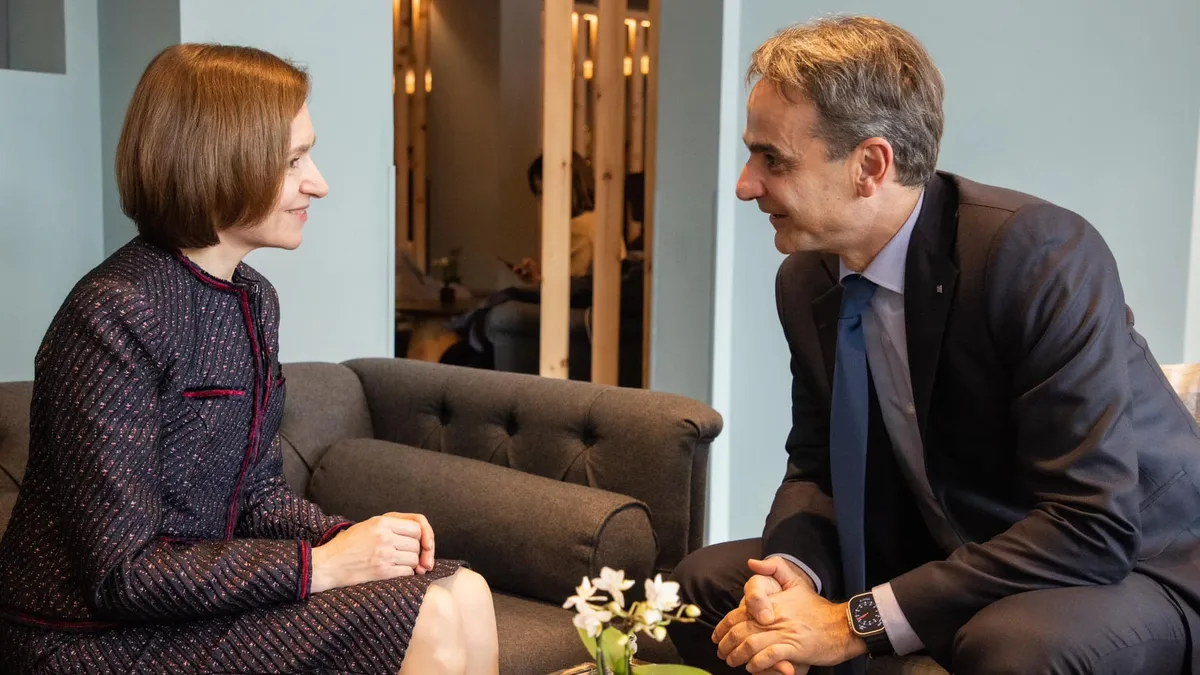 Maia Sandu, maraton politic la Davos. În imagine, cu premierul Greciei Foto: Facebook