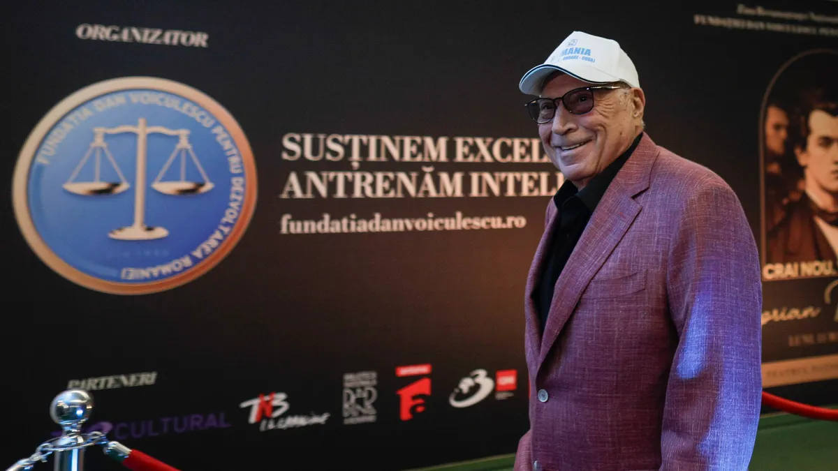 Pentru ce primește Adrian Ursu un salariu imens de la Antena: ca să-i înalțe ode lui Dan Voiculescu Foto: Inquam/Octav Ganea