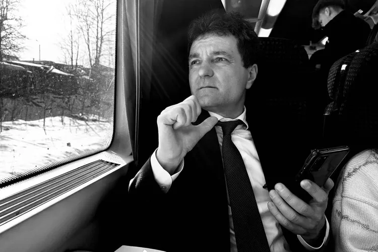 Nicușor Dan, singurul candidat care anunță, constant, ce sume a strâns din donații Foto: Facebook