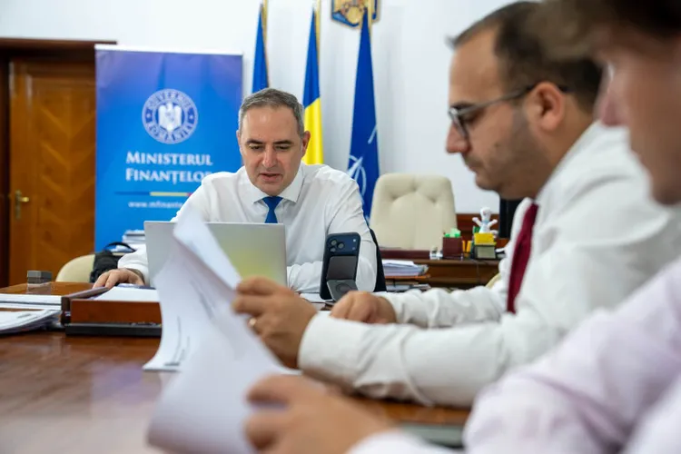 Nazare, consolidat de menținerea ratingului de țară, relansat în cursa pentru postul de premier. Bolojan a anunțat că acceptă un „Guvern cu profil tehnocrat”