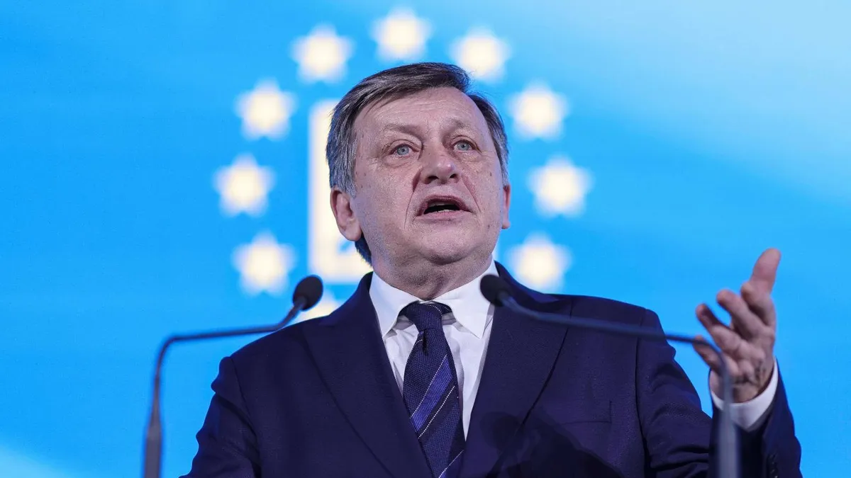 Crin Antonescu candidează „pentru cetățenii României”(sursa: Inquam Photos/Octav Ganea)