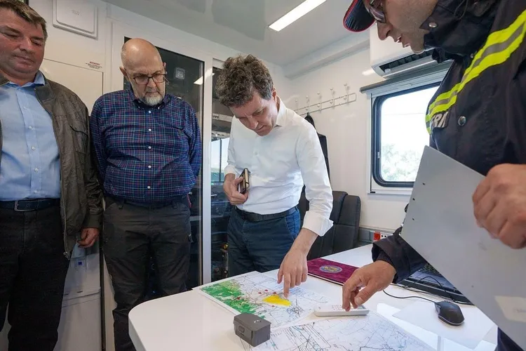 Nicușor Dan critică lipsa digurilor planificate (sursa: Facebook/Nicușor Dan)