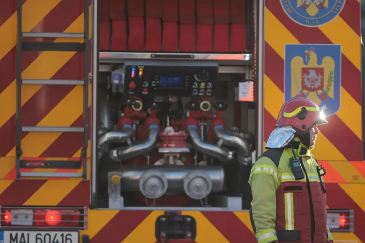 Incendiu extins în București (sursa: Inquam Photos/George Călin)