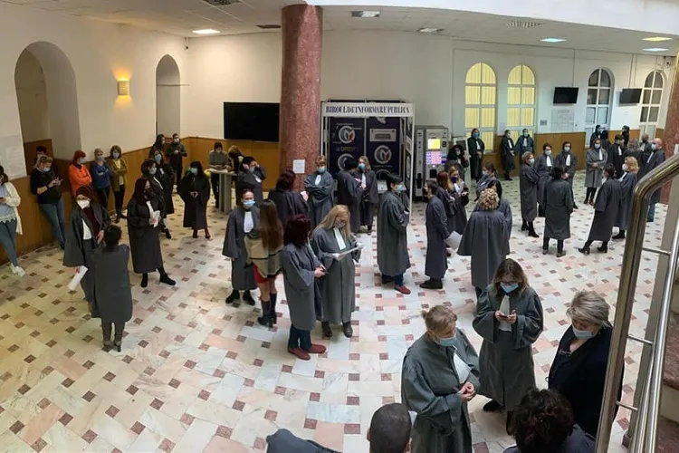 Și grefierii intră în grevă Foto: Facebook Dicasterial