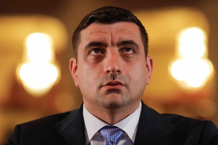 Firmele și muncitorii străini își scot masiv valuta din România, în eventualitatea victoriei lui Simion Foto: Inquam/Mălina Norocea