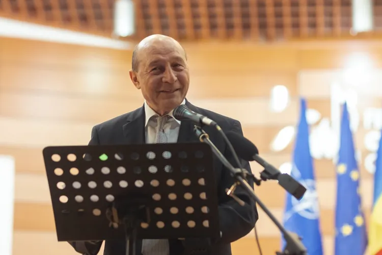 Accesul SUA la Kogălniceanu costă, susține Băsescu (sursa: Facebook/Traian Băsescu)