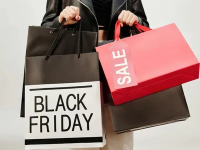 Black Friday poate dăuna imaginii brandului (sursa: Pexels/Max Fischer)