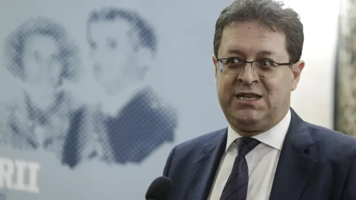 În plină criză, regia protocolului de stat, condusă de Marius Grajdan. cumpără mobilă de lux, pilote și perne Foto: Inquam/Octav Ganea