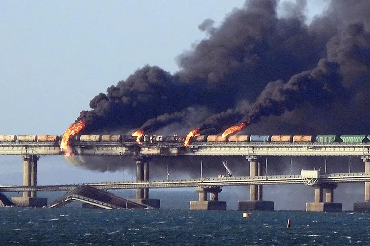 Propaganda lui Putin se laudă că a redeschis podul din Crimeea Foto: Twitter