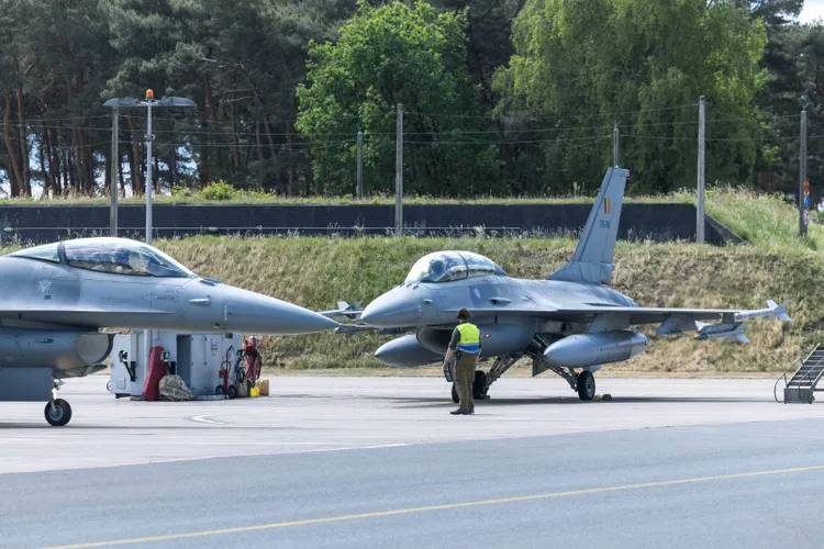 Bază militară NATO, survolată de drone (sursa: Facebook/Kleine-Brogel Air Base)