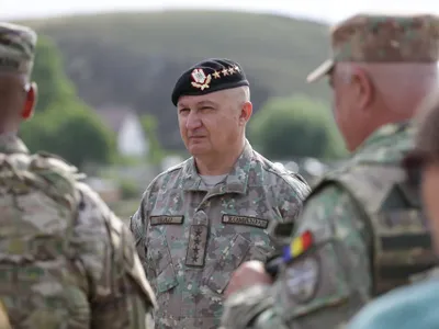 Șeful Armatei, generalul Vlad, spune că și-ar dori ca fiecare cetățean să știe să tragă cu arma, ca în Israel Foto: Facebook Șeful Statului major al Armatei