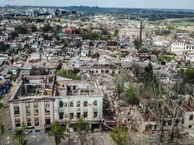 Armata rusă folosește tactici din primul război mondial Foto: Mariupol după bombardamentele rusești