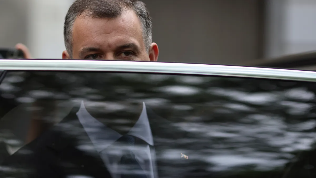 Cel puțin doi clienți PSD în ministere economice din guvernul Tomac Foto: Inquam/Octav Ganea