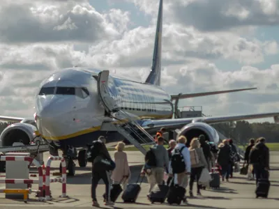 Noi reguli pe avioanele de pasageri: UE îmbunătățește regulamentul care protejează călătorii
