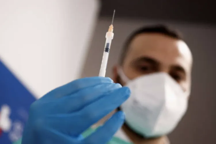 Medici suspendați în Italia: nu s-au vaccinat anti-COVID (sursa: Agerpres)