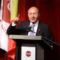 Băsescu: „Lumea, dacă vrea să vadă ce înseamnă să fii prost, se uită la România”