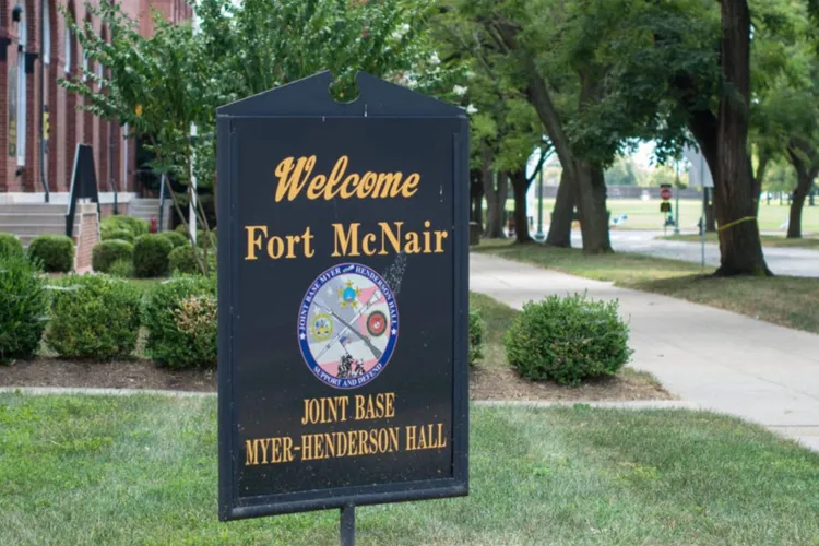 Baza militară Fort McNair, drone necunoscute (sursa: gomillie.com)