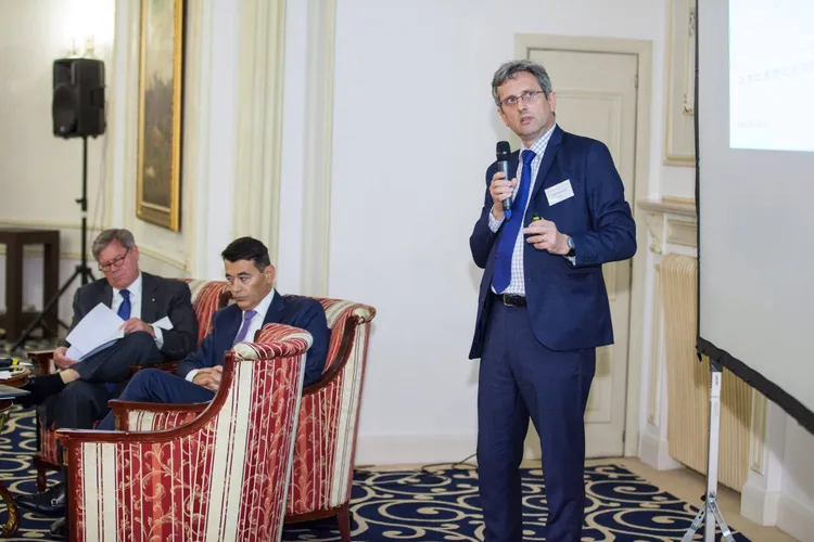 Economistul-șef al BNR, Valentin Lazea, apără creșterea fiscalității Foto: Facebook AmCham