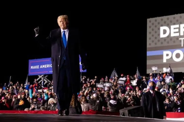 62% dintre americani consideră că acuzațiile aduse lui Trump sunt motivate politic Foto: Facebook Donald Trump