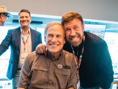 Republicanii, omagii pentru Chuck Norris (sursa: X/Greg Abbott)