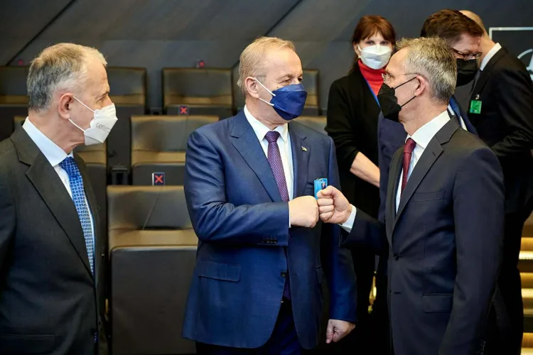 Dîncu din pix 500.000 de refugiați (sursa: Facebook/Vasile Dîncu)