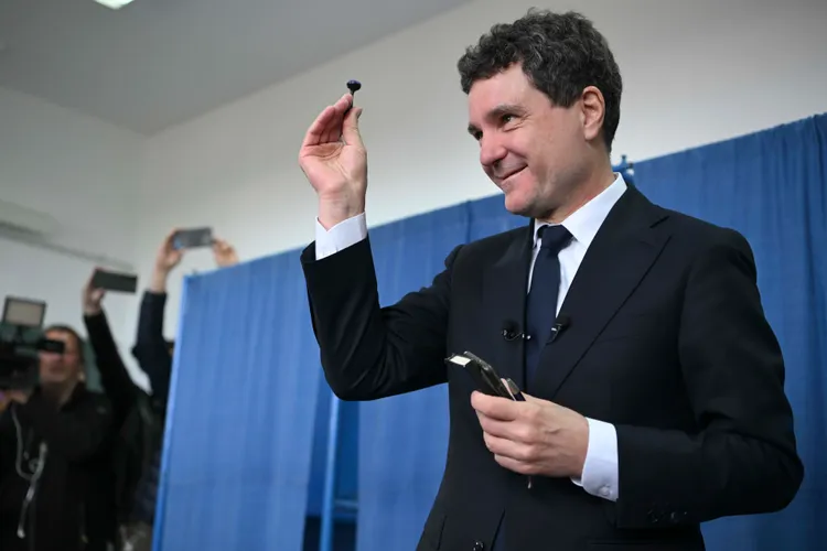 Nicușor Dan va obține 56-57% din voturile din România Foto: Inquam/Alex Nicodim