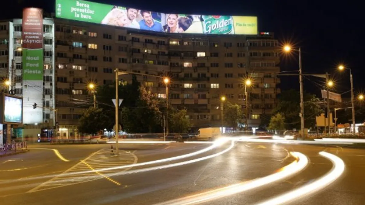 Panou publicitar pe bloc, proces nesfârșit (sursa: ziaruldeiasi.ro)