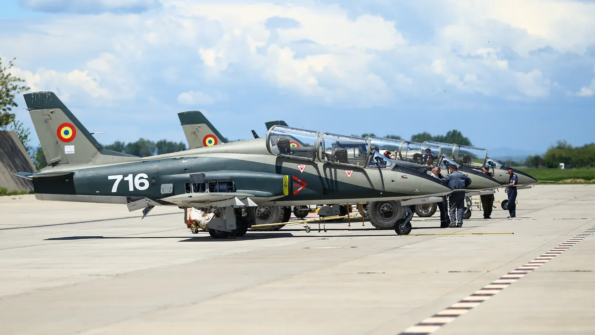 Viitorii piloți F-16, lăsați fără IAR-99 (sursa: Inquam Photos/George Călin)