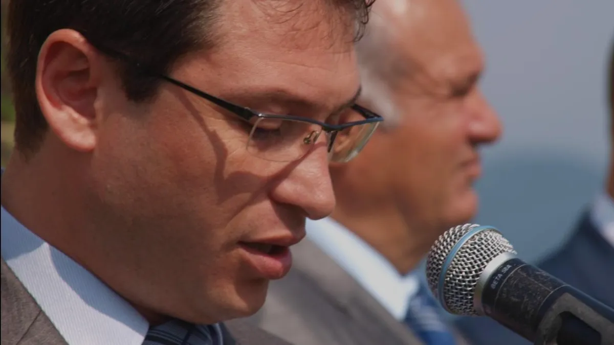 Vasta colecție de diplome a secretarului general adjunct de la Justiție, Ion Claudiu Teodorescu Foto: Gorj Express