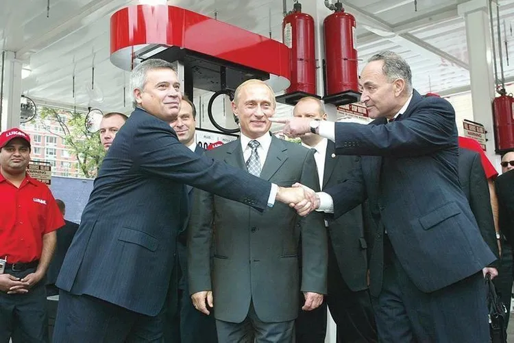 EXCLUSIV România finanțează războiul lui Putin. Armata, Poliția, SPP, DNA cumpără combustibil de la Lukoil, care are aproape 200 de contracte publice în ultimii patru ani