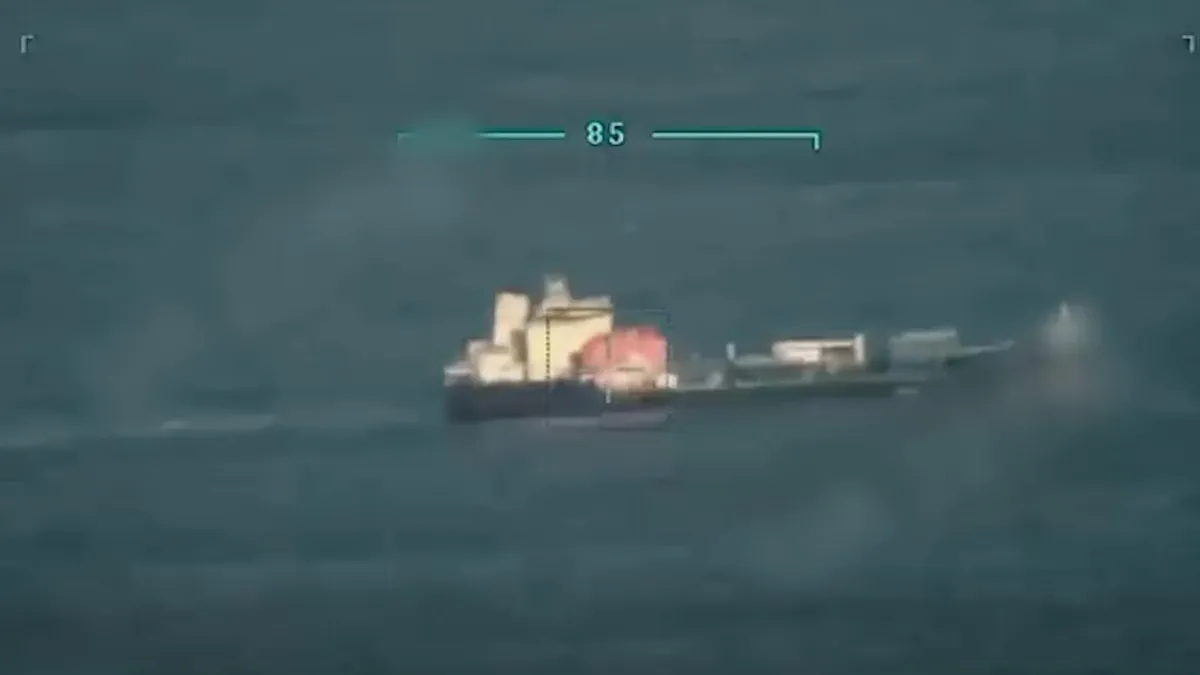 Rusia lovește o navă civilă turcă (sursa: Facebook/ВМС ЗС України)