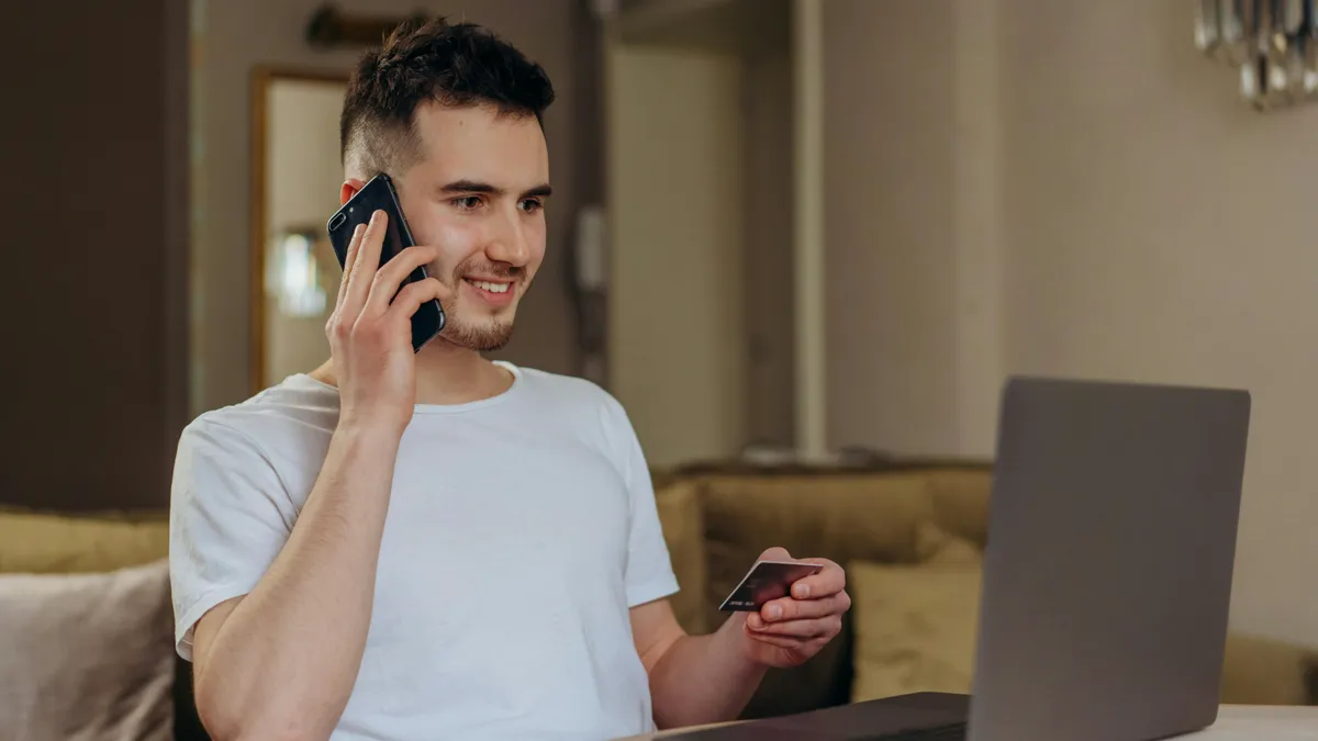 Cum îți protejezi banii online – ghid practic BT de evitare a fraudelor (sursa: Pexels/Mikhail Nilov)