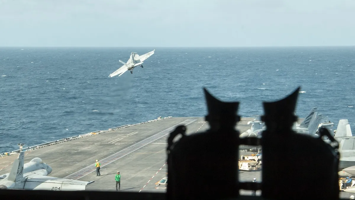 Cât e șpaga cerută de iranieni ca să permită petrolierelor să treacă prin strâmtoarea Ormuz Foto: Facebook USS Abraham Lincoln