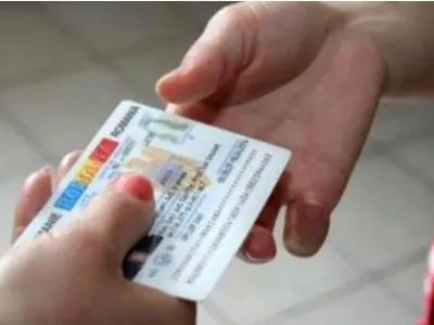 Gestul banal care îți aduce o amendă pe loc: ce lege încalci când lași buletinul drept garanție