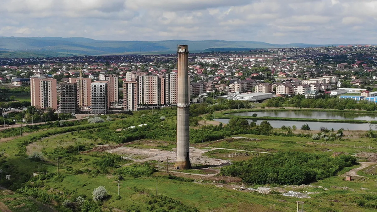 Detonare controlată la Iași, coșul Fortus (sursa: ziaruldeiasi.ro))