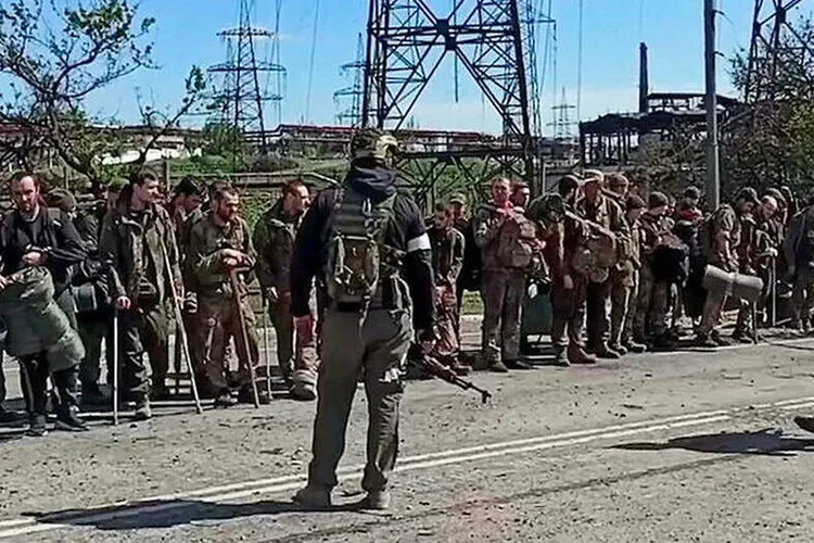 Rușii spun că luptătorii de la Mariupol recent capturați vor fi judecați de un "tribunal internațional" din Donețk
