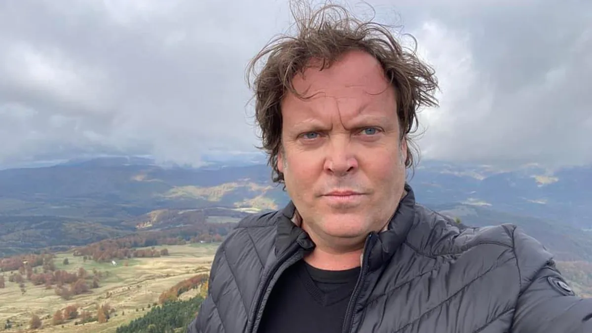 Jurnalistul Charlie Ottley obține cetățenia română (sursa: Facebook/Charlie Ottley)