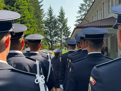 Elevi ai Şcolii de Agenţi de Poliţie „Vasile Lascăr” Câmpina (sursa: Facebook/Şcoala de Agenţi de Poliţie „Vasile Lascăr” Câmpina)