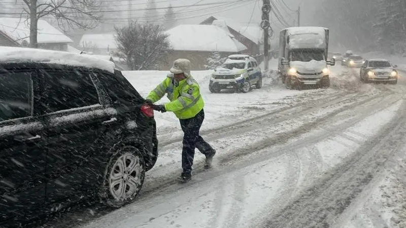 Ninsoare și lapoviță până luni seara (sursa: Facebook/Poliția Română)