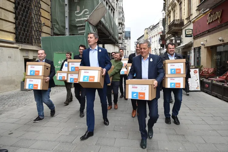 Cioloș se pregătește să plece din USR Foto: Facebook Dacian Ciolos
