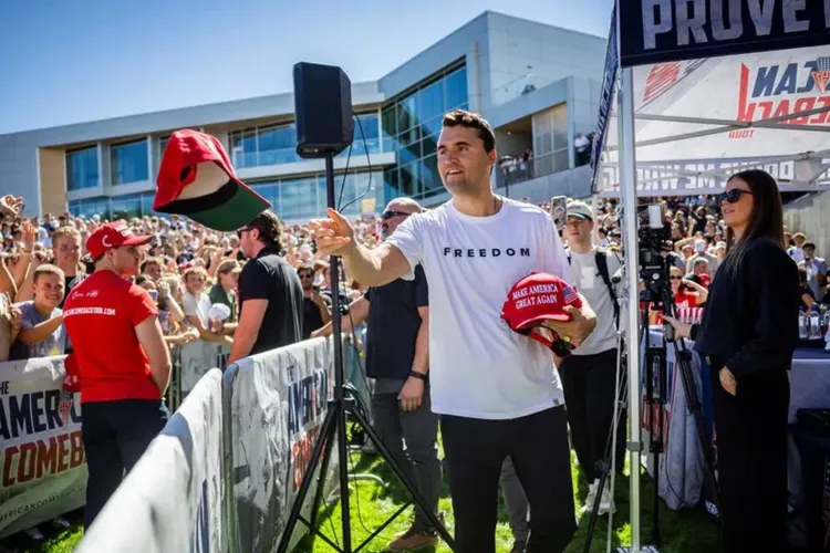 Charlie Kirk, fără șanse să trăiască după ce a fost împușcat (sursa: X/Mario Nawfal)