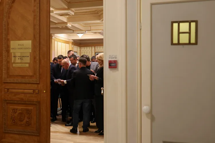 Guvernul Bolojan continuă să reducă, ușor, numărul bugetarilor, deși PSD blochează restructurările Foto: Inquam/Octav Ganea