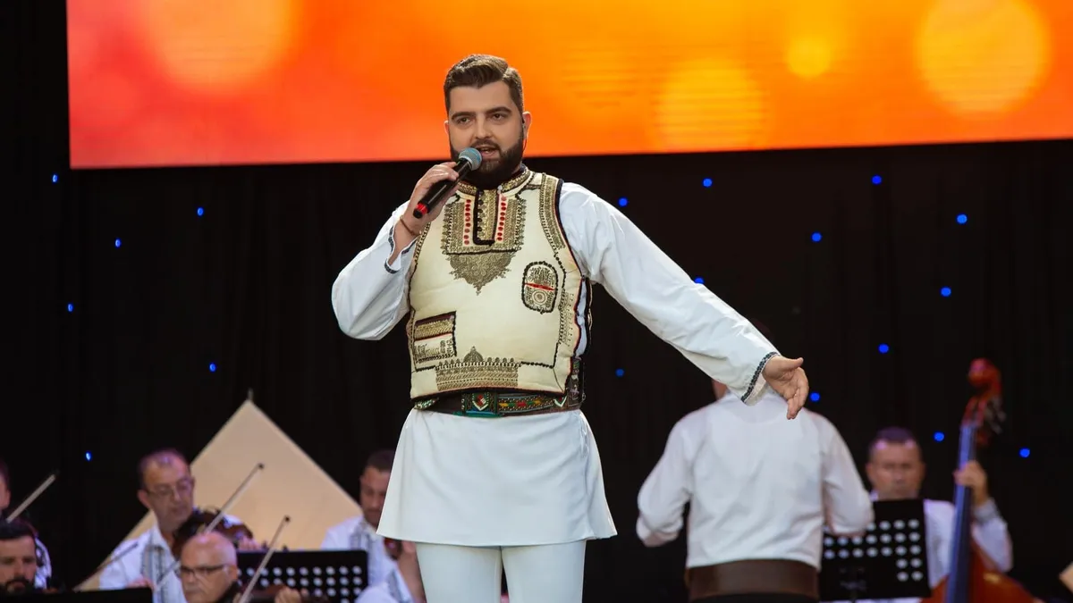 Postare virală a unui profesor de muzică populară Foto: Facebook Traian Stoiță