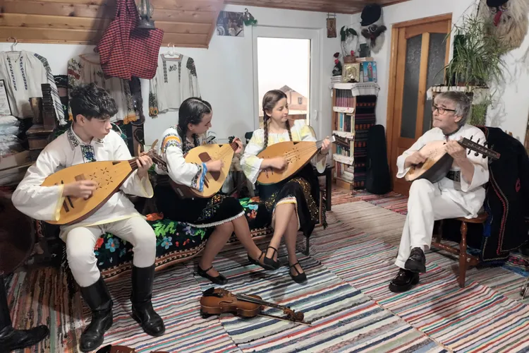 Cobza românească intră în patrimoniul UNESCO (sursa: Facebook/Ministerul Culturii)