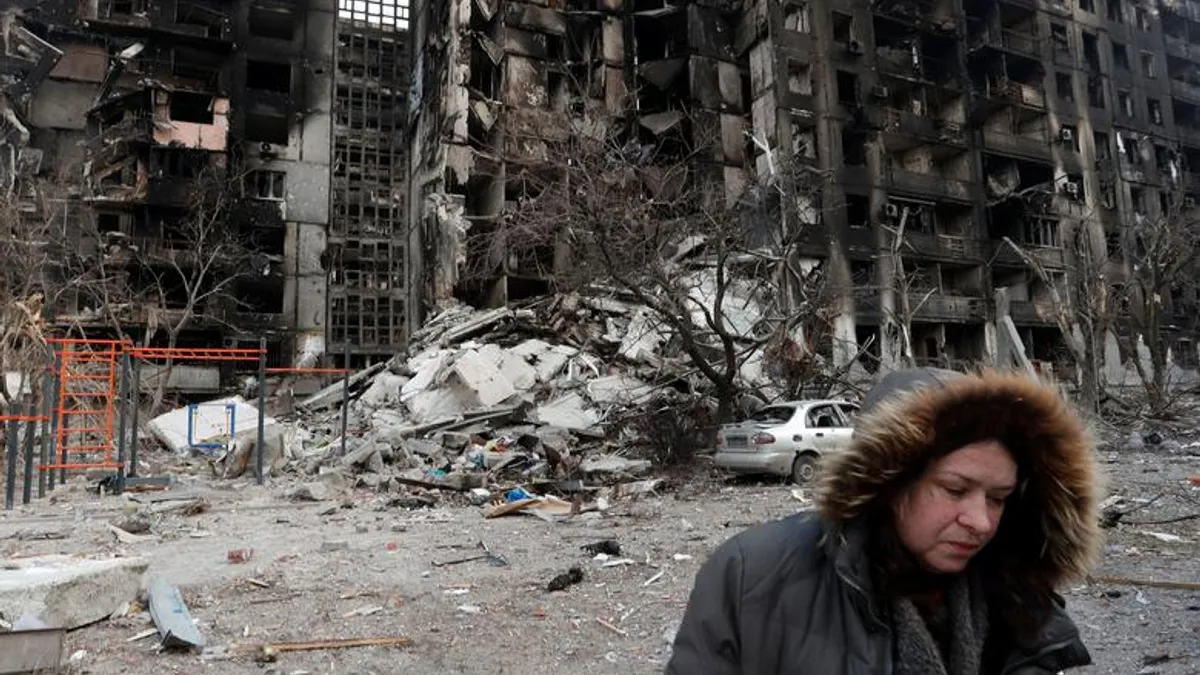 Bombardamentele continuă la Mariupol (sursa: Reuters)